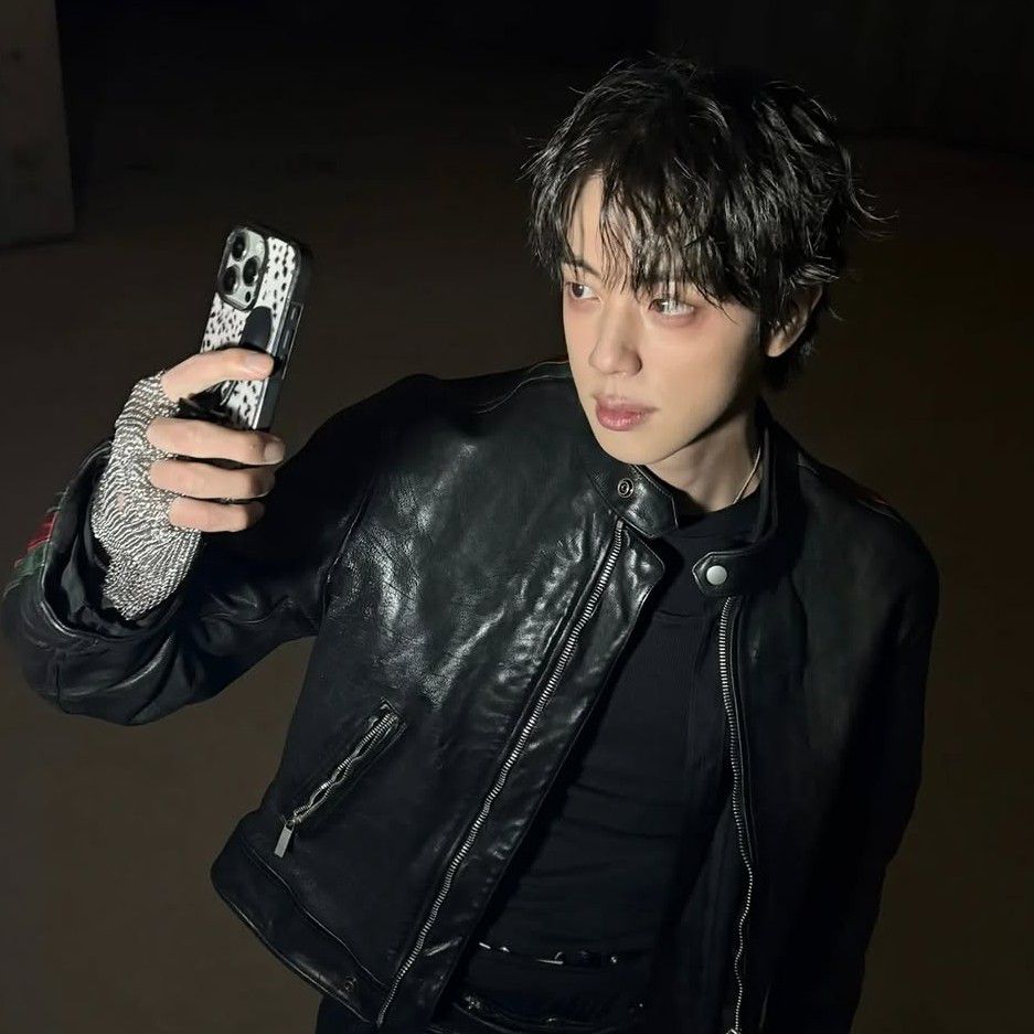 진 (방탄소년단)의 최신 사진