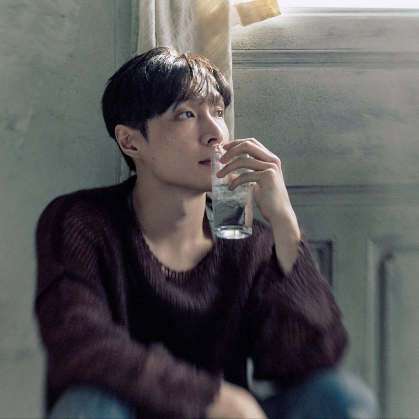 Behind-the-scenes cut of EXO