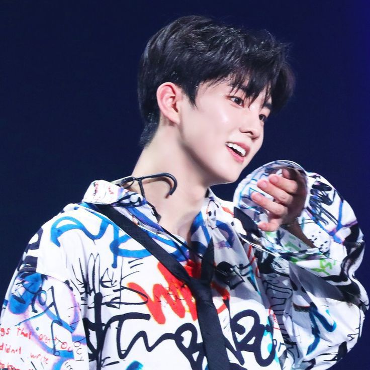 Latest photo of Q (THE BOYZ)