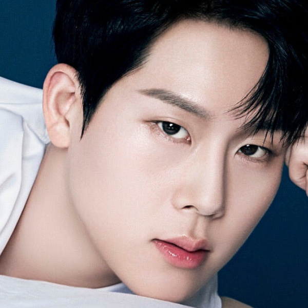 周宪 (MONSTA X)的最新活动照片