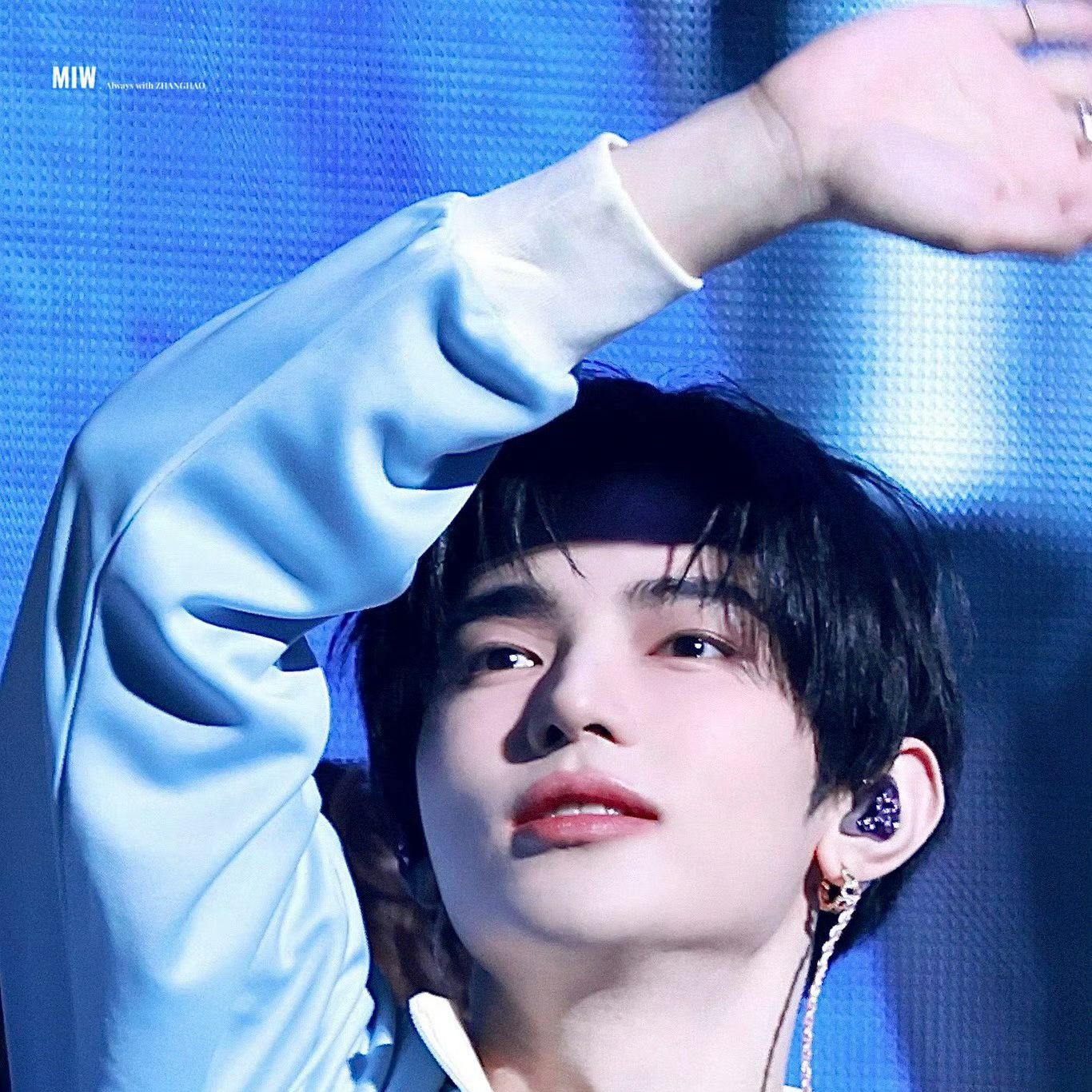 ジャン・ハオ (ZEROBASEONE)の舞台裏ショット