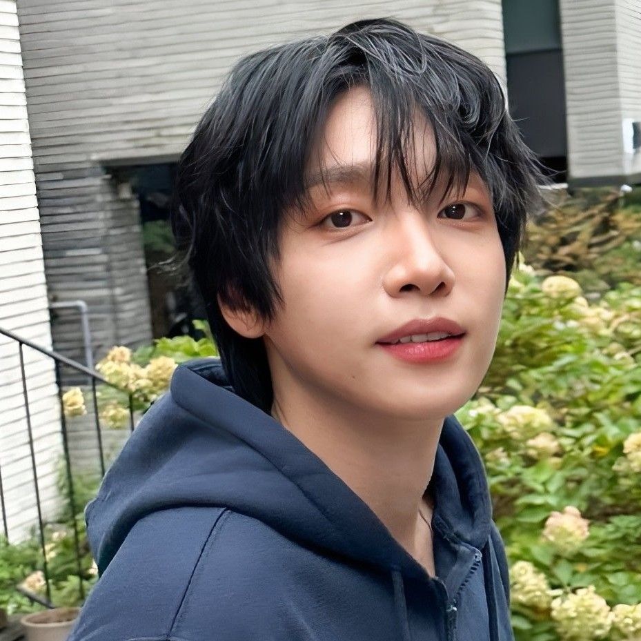 Recent activity shot of Jeong Sewoon