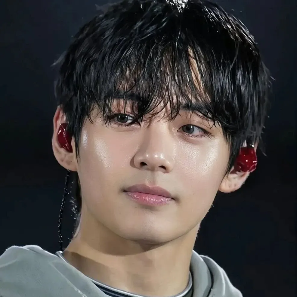 뷔 (방탄소년단) 최근 활동샷