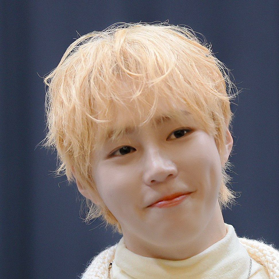 Recent activity shot of Ha Sungwoon