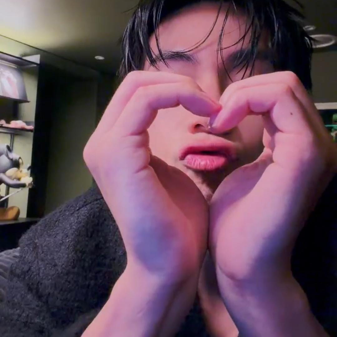 A moment captured by V (BTS)'s fan