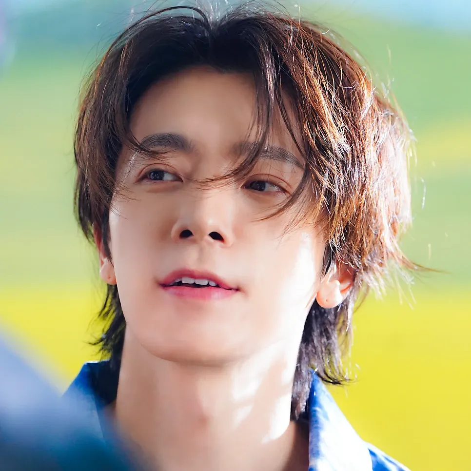 Behind-the-scenes cut of Donghae (Super Junior)