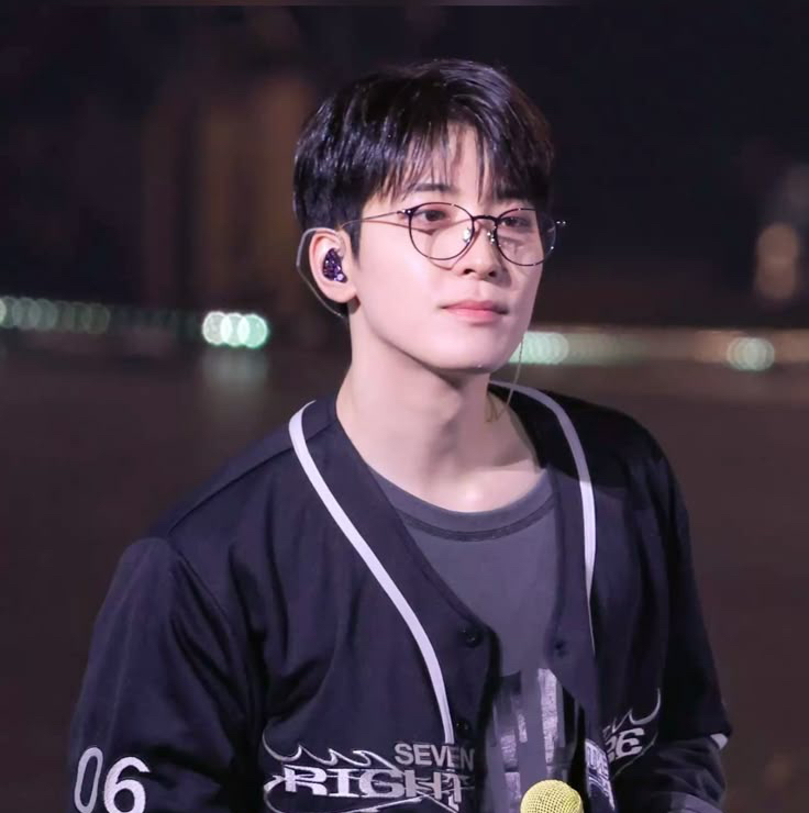 Recent activity shot of Wonwoo (SEVENTEEN)