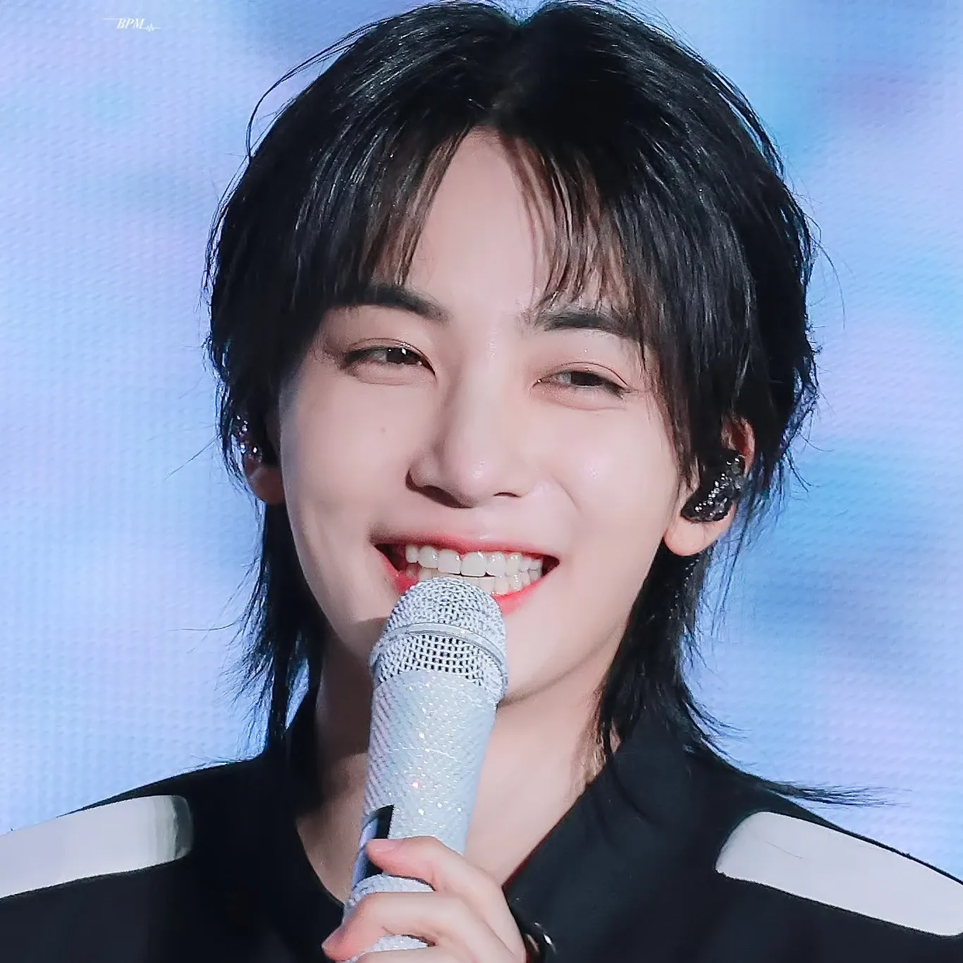 A moment captured by Jeonghan (SEVENTEEN)'s fan
