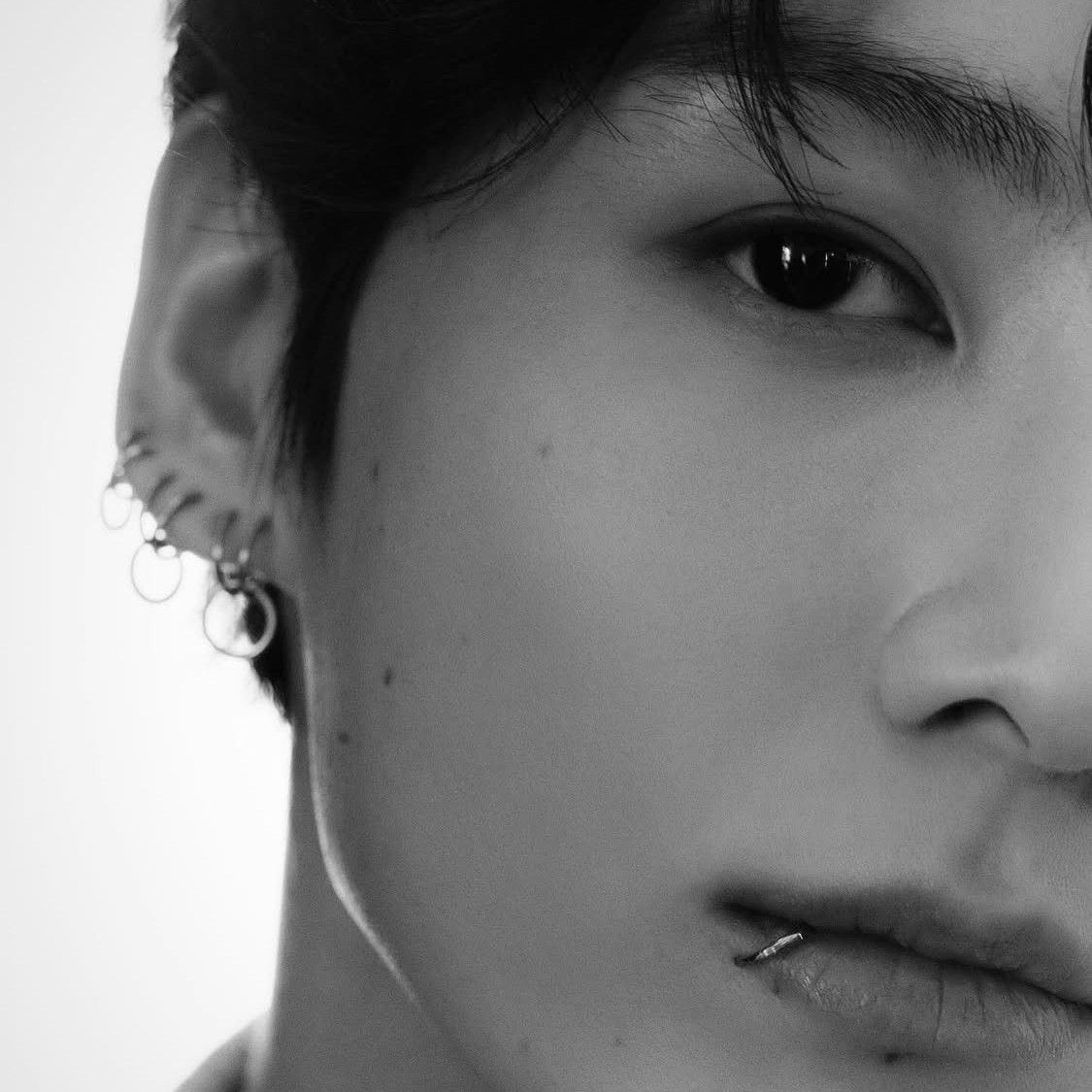 Foto aktivitas terbaru Jungkook (BTS)