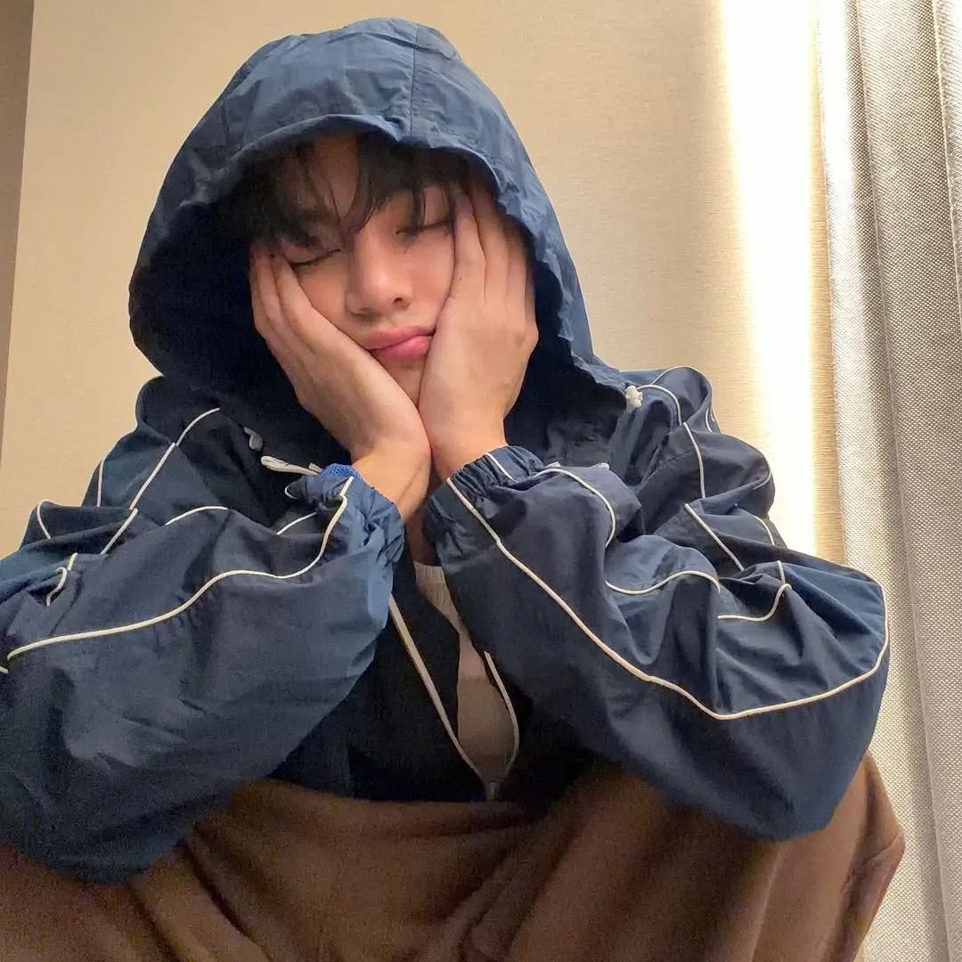 Latest photo of V (BTS)