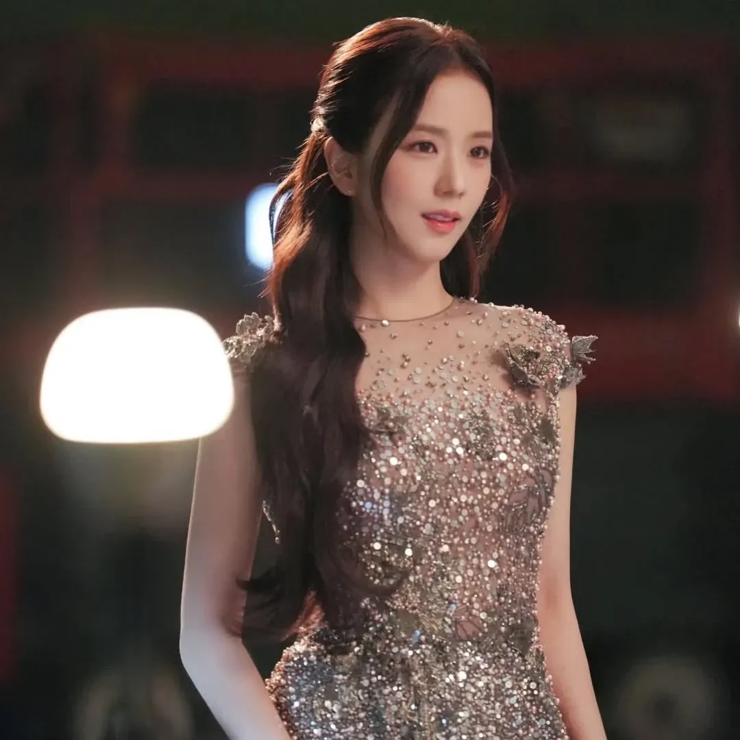 Foto aktivitas terbaru Jisoo (BLACKPINK)