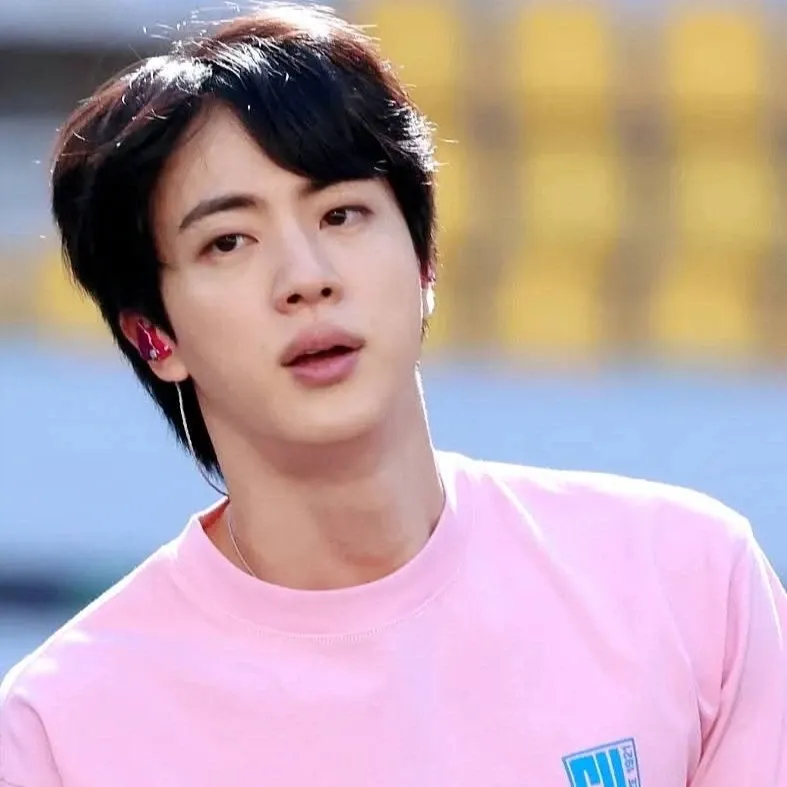 Foto aktivitas terbaru Jin (BTS)