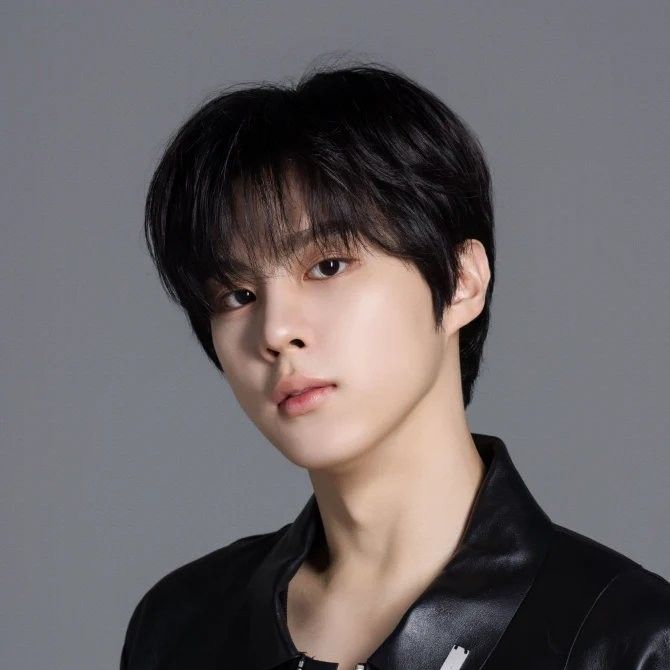 김우석의 최신 사진