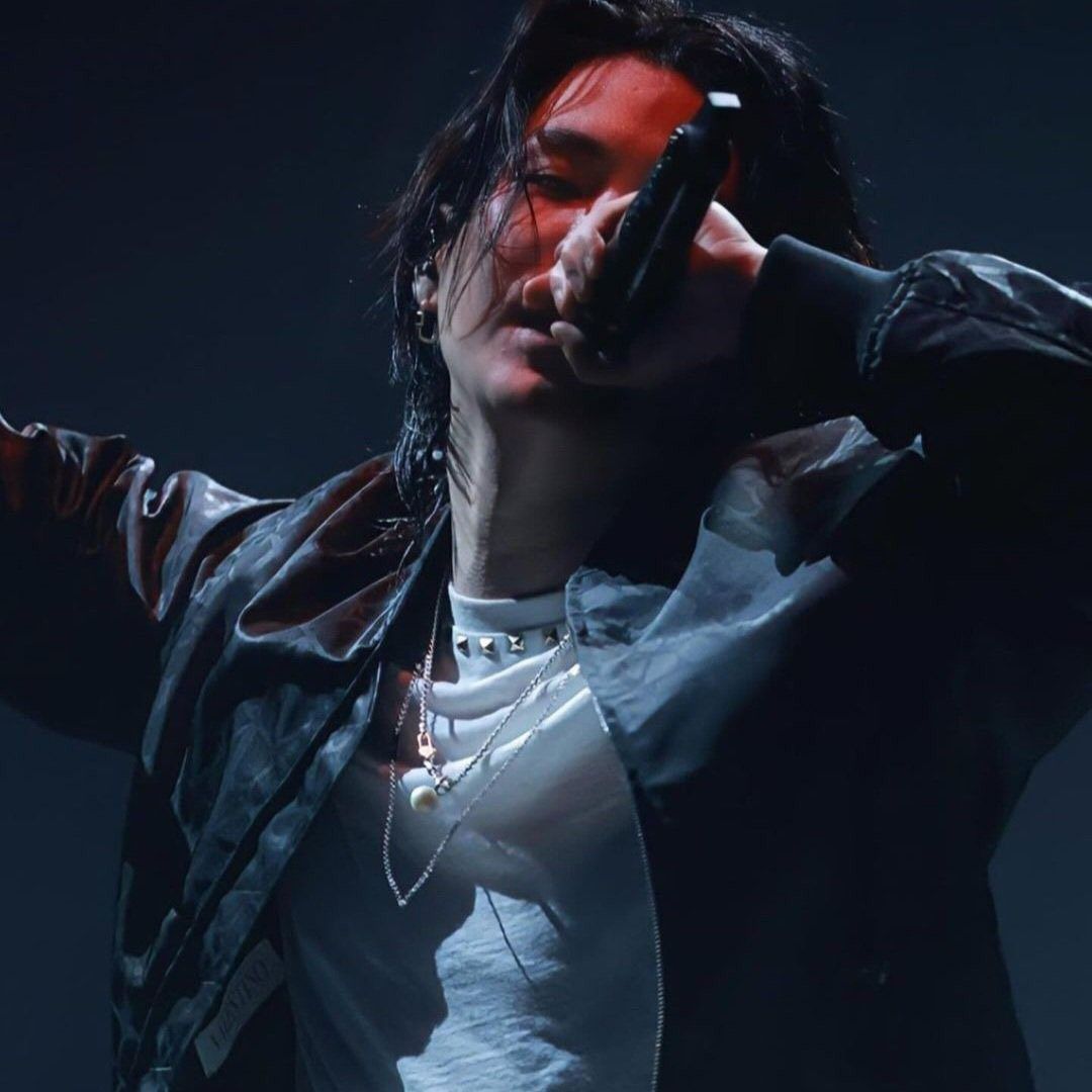 Foto aktivitas terbaru SUGA (BTS)