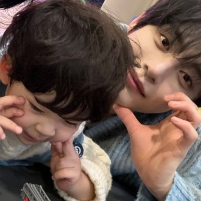 Foto terbaru Kim Jiwoong (ZEROBASEONE)