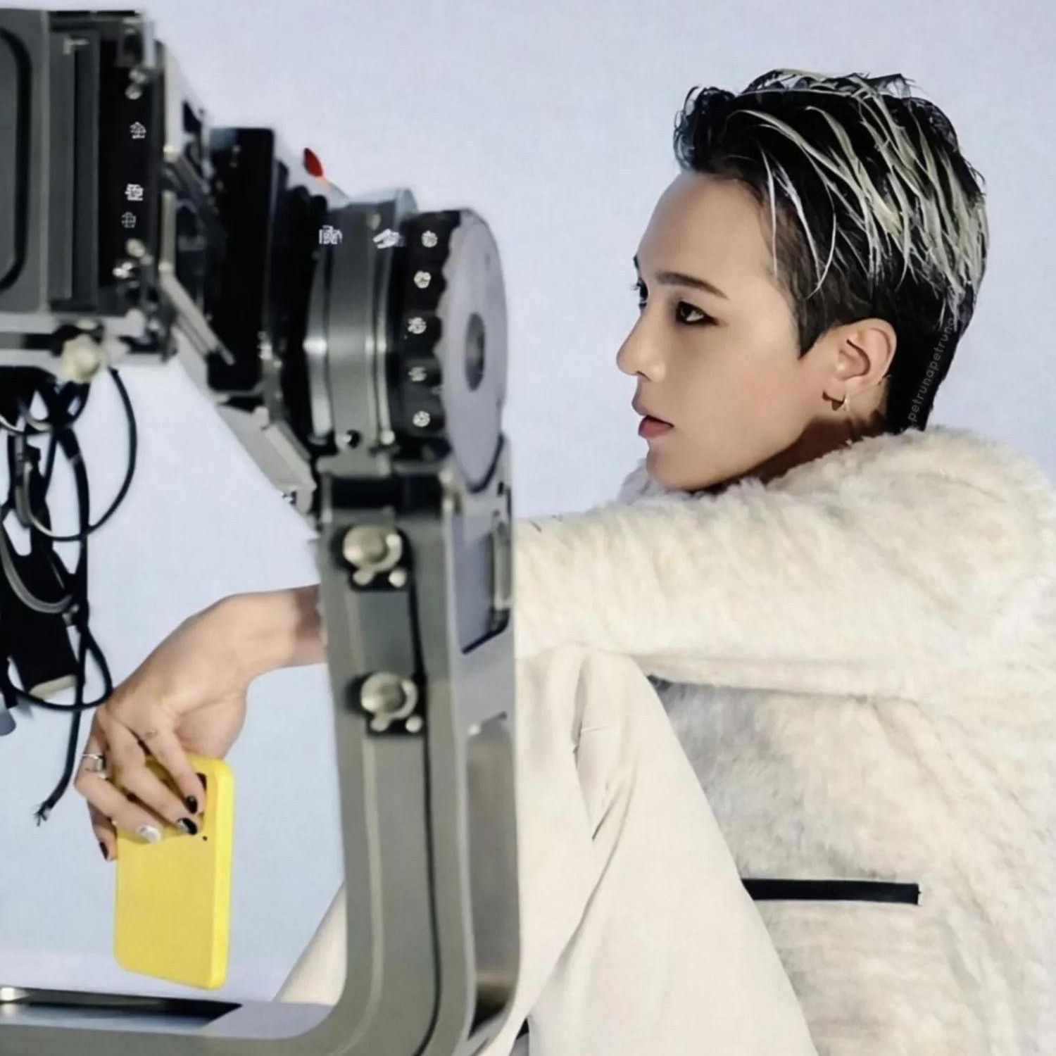 Behind-the-scenes cut of G-DRAGON (BIGBANG)