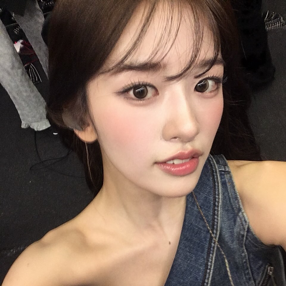 Behind-the-scenes cut of IVE