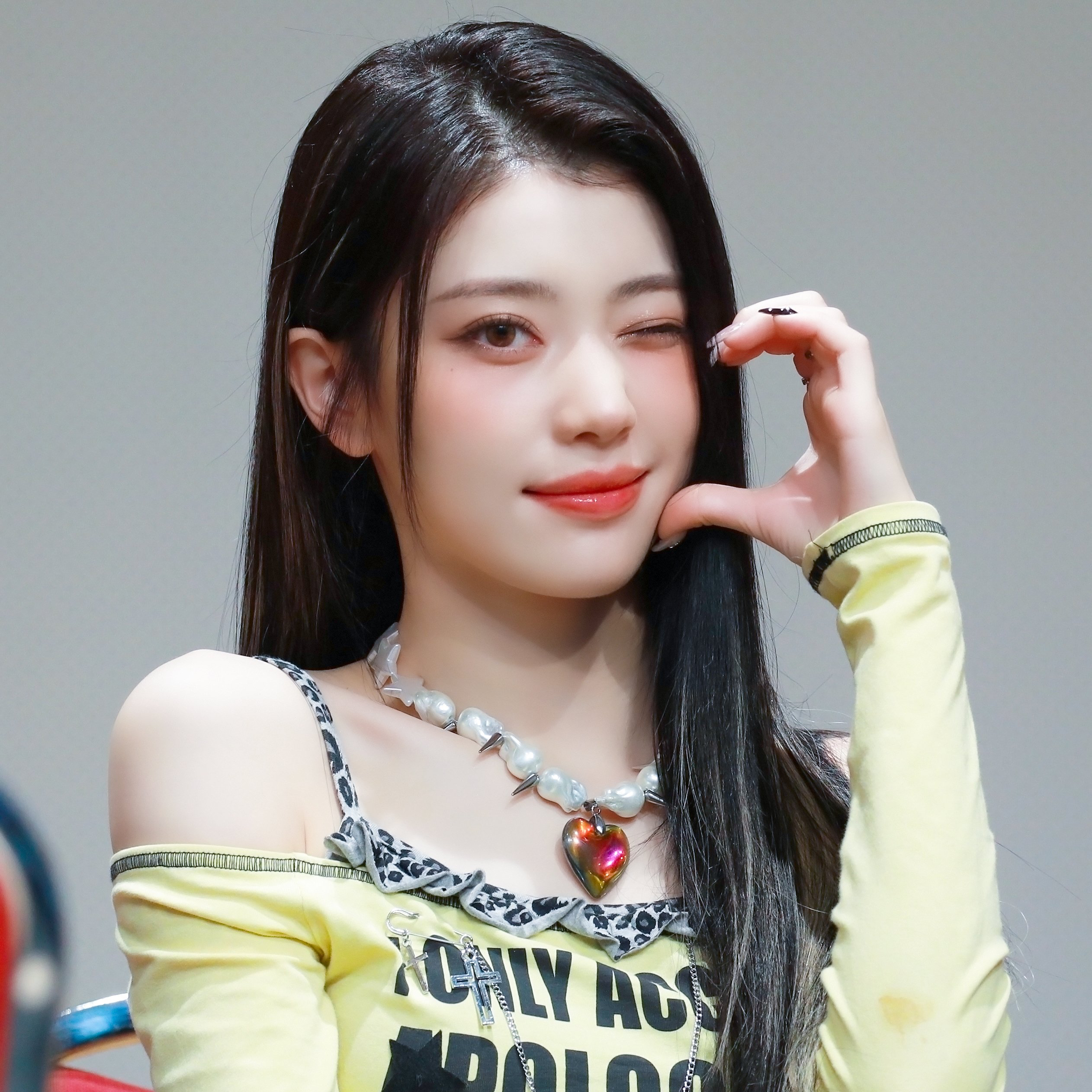 A moment captured by Xiao Ting (Kep1er)'s fan