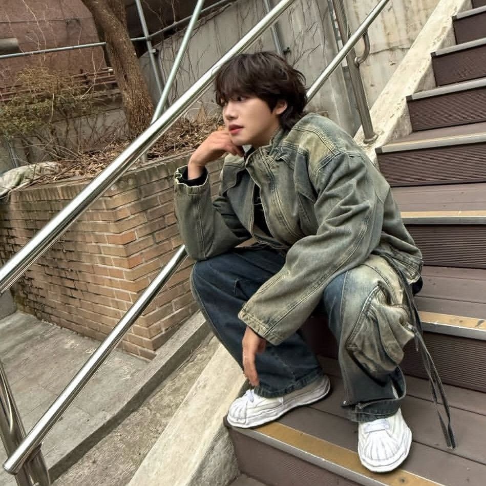 Behind-the-scenes cut of Lim Youngmin