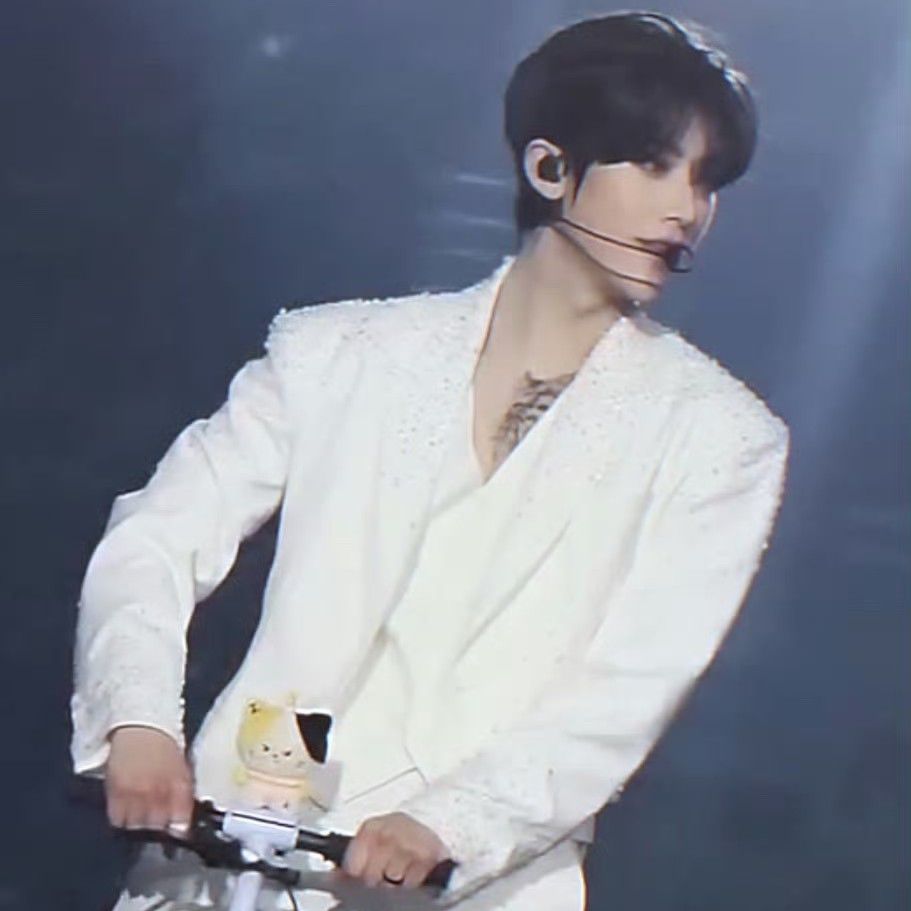 A moment captured by Ricky's fan