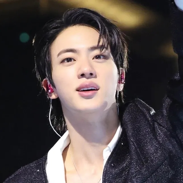 진 (방탄소년단)의 최신 사진