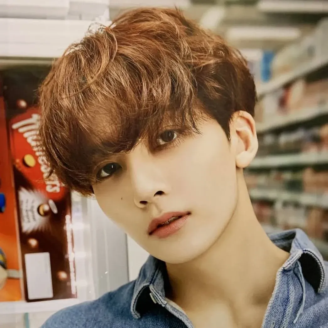 A moment captured by Jeonghan (SEVENTEEN)'s fan