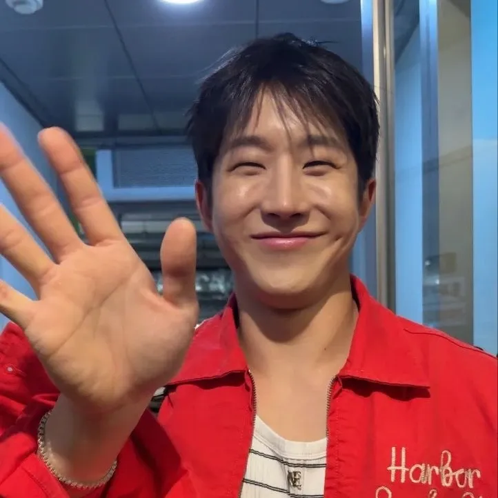 Latest photo of Jinjin (ASTRO)