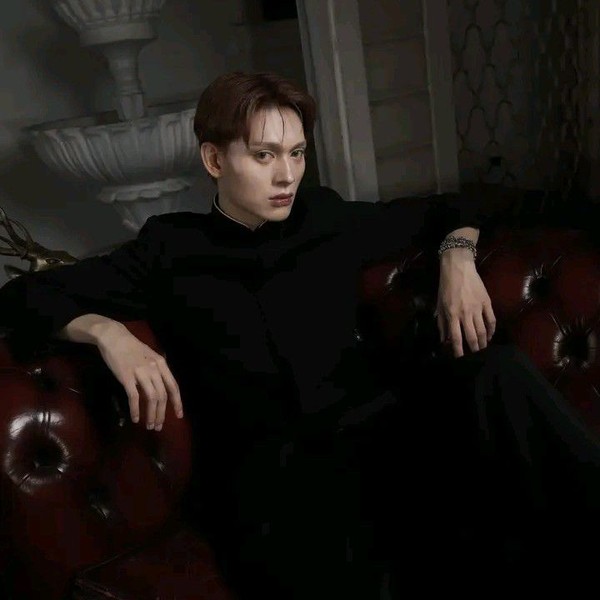 Signature photo of Reyster (HORI7ON) capturing their charm