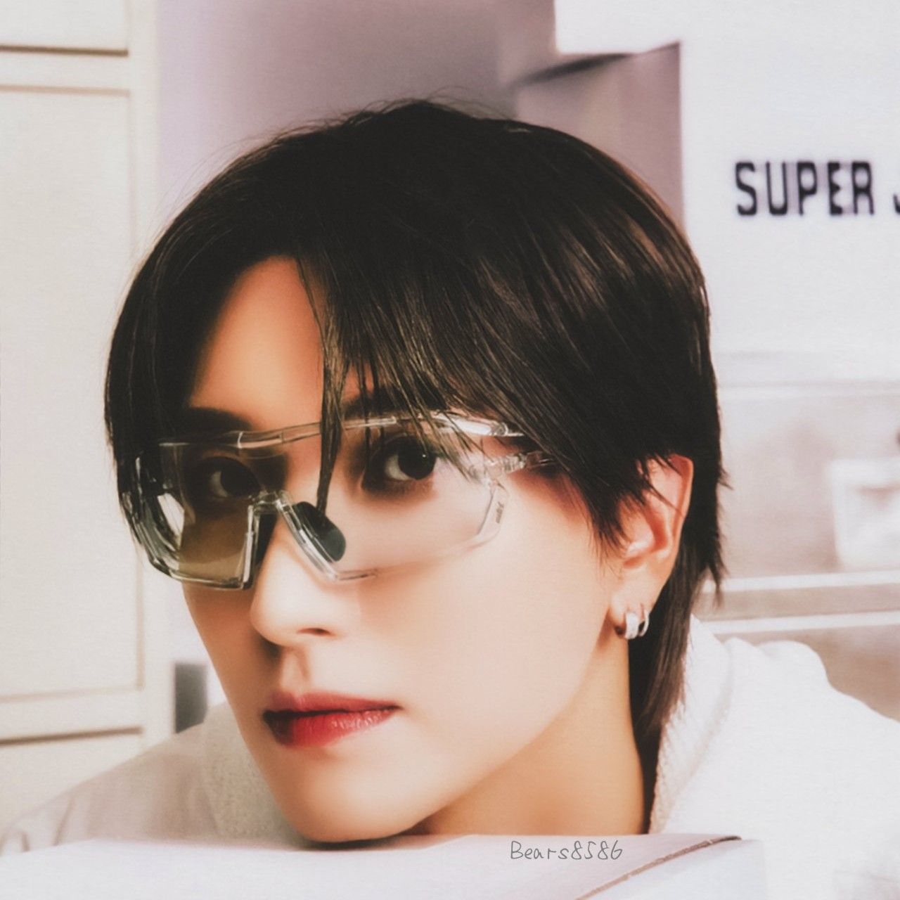 Behind-the-scenes cut of Leeteuk (Super Junior)