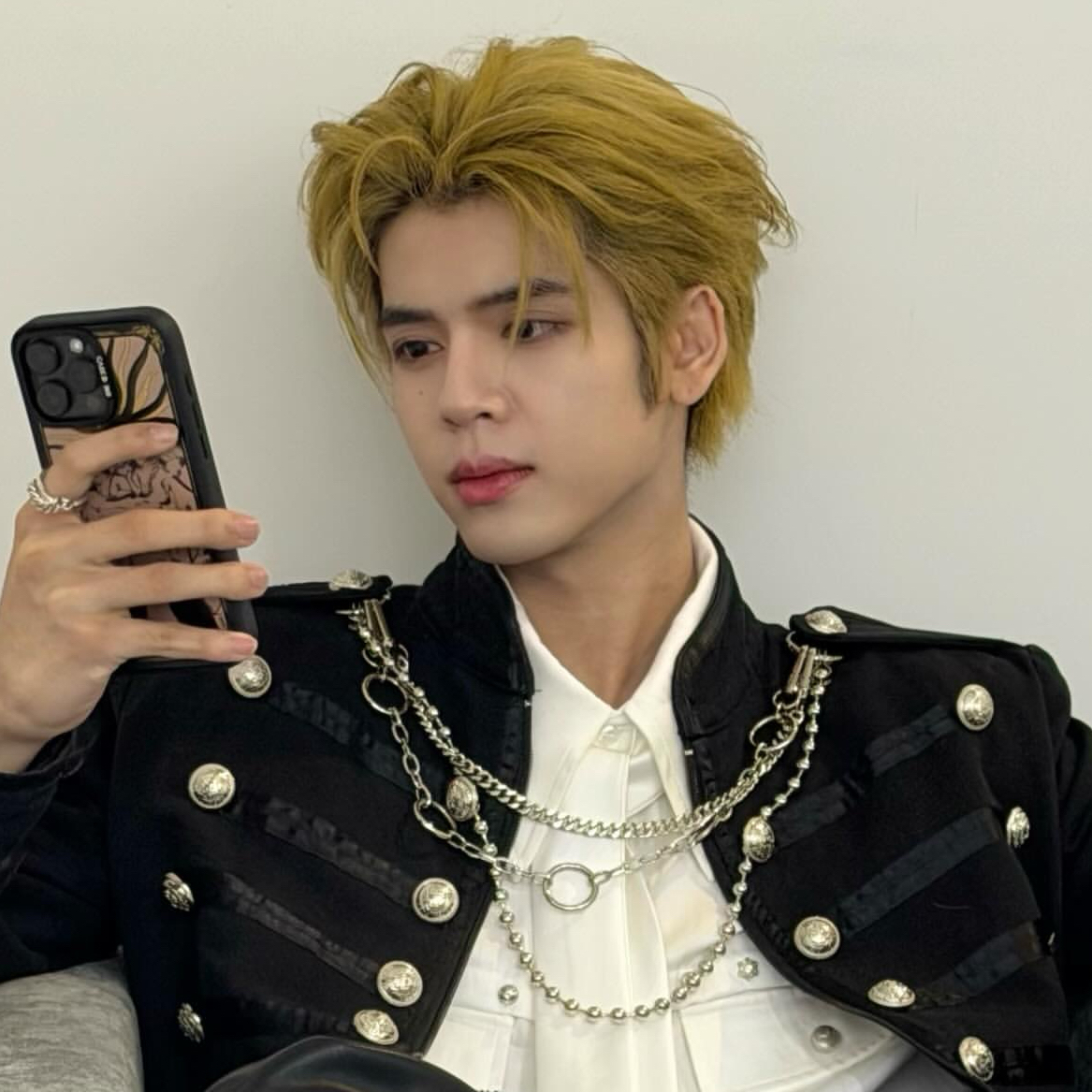 Behind-the-scenes cut of DORN (NexT1DE)