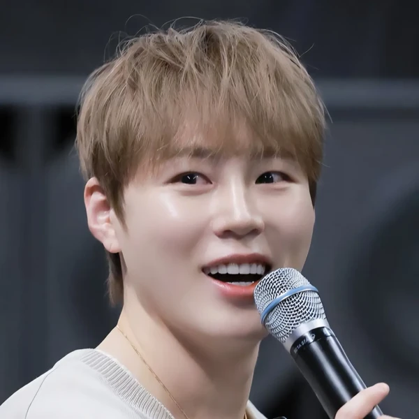 Signature photo of Ha Sungwoon capturing their charm