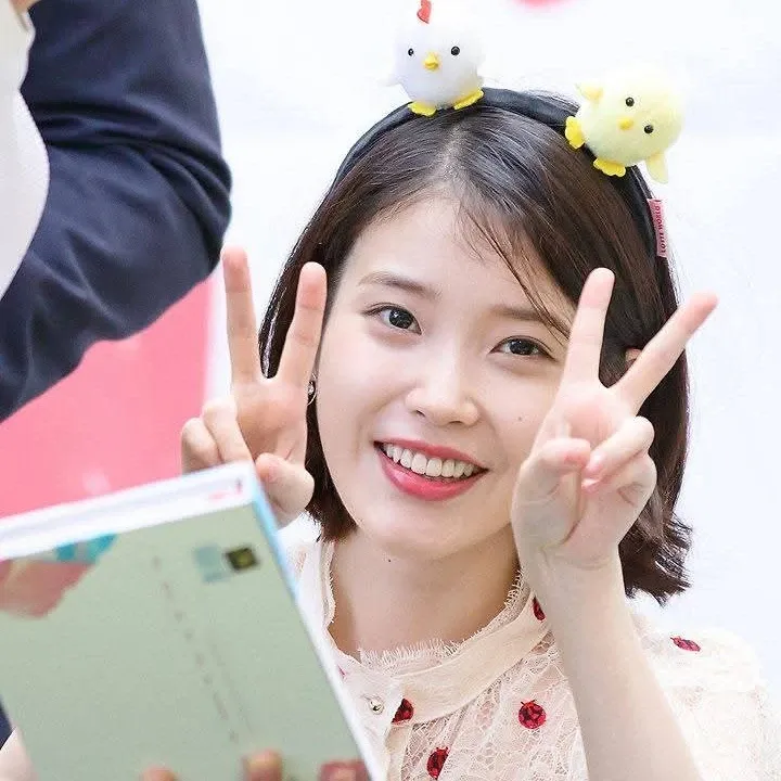 Behind-the-scenes cut of IU