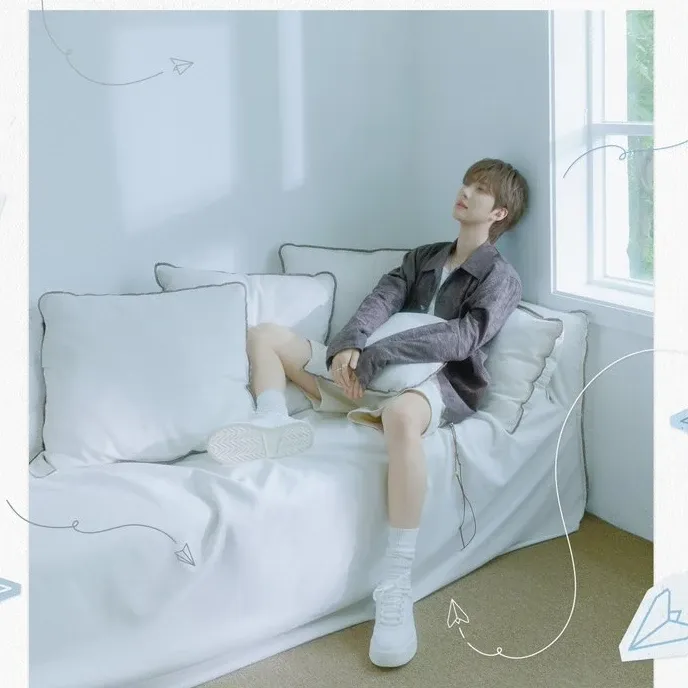 A moment captured by Hui (PENTAGON)'s fan
