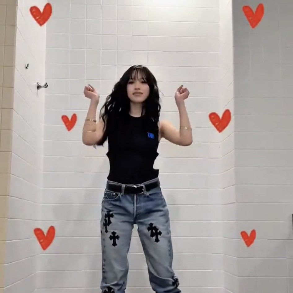 Foto aktivitas terbaru Mina (TWICE)