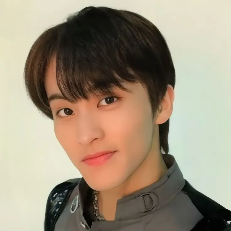 Behind-the-scenes cut of Mark