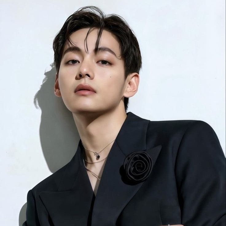 Behind-the-scenes cut of V (BTS)