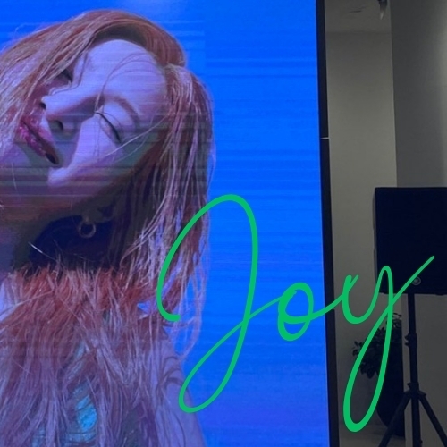 Behind-the-scenes cut of Joy (Red Velvet)