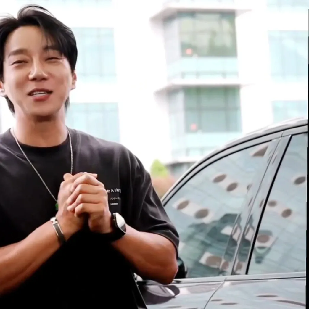 Latest photo of Hwang Chiyeol