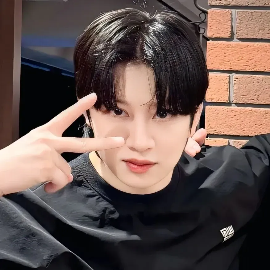 Behind-the-scenes cut of Super Junior