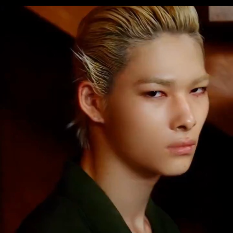 Foto terbaru NI-KI (ENHYPEN)