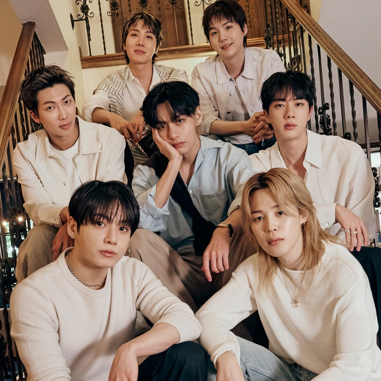 Behind-the-scenes cut of BTS