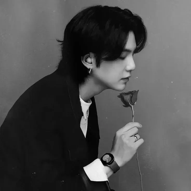 Foto aktivitas terbaru SUGA (BTS)