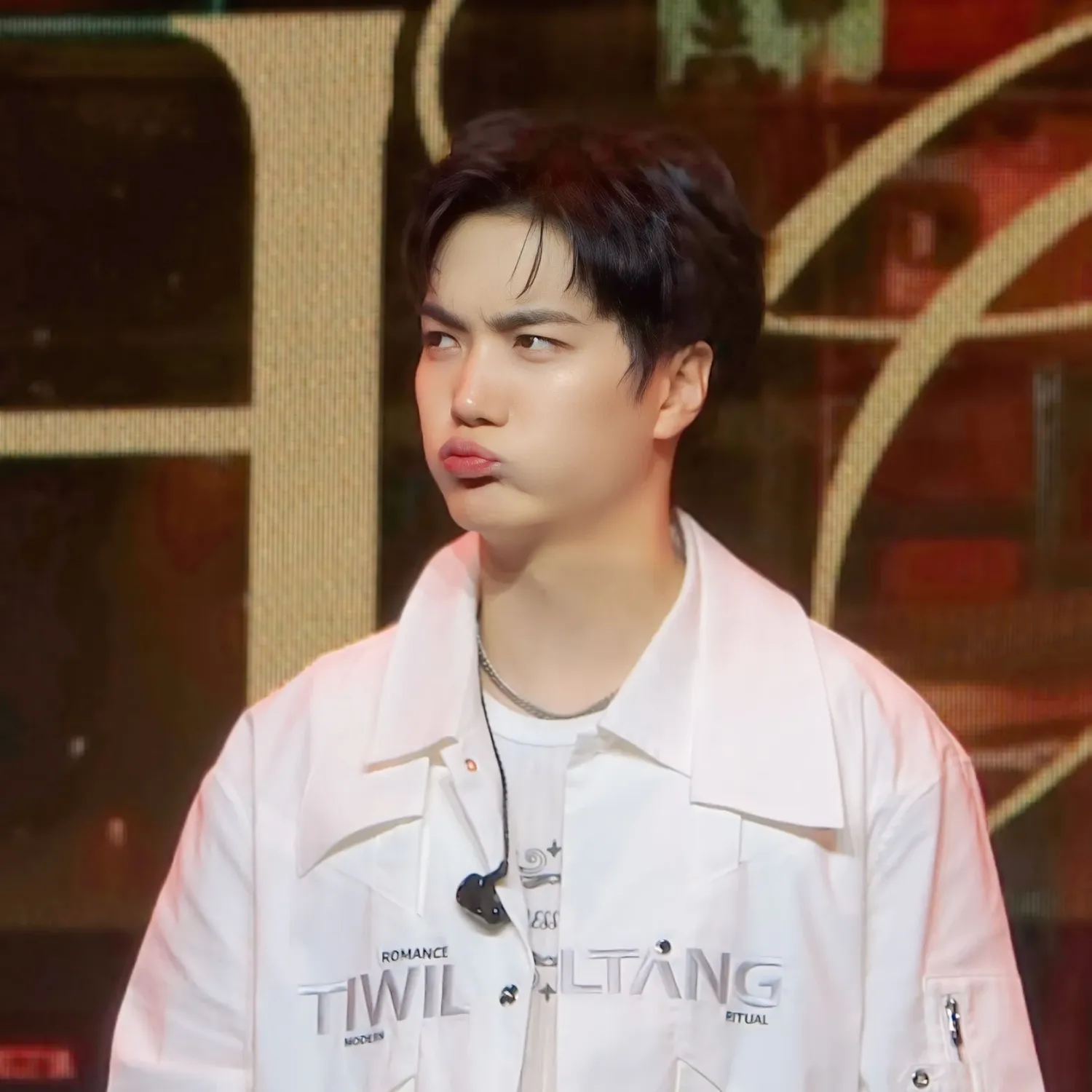 Behind-the-scenes cut of Kim Jonghyeon
