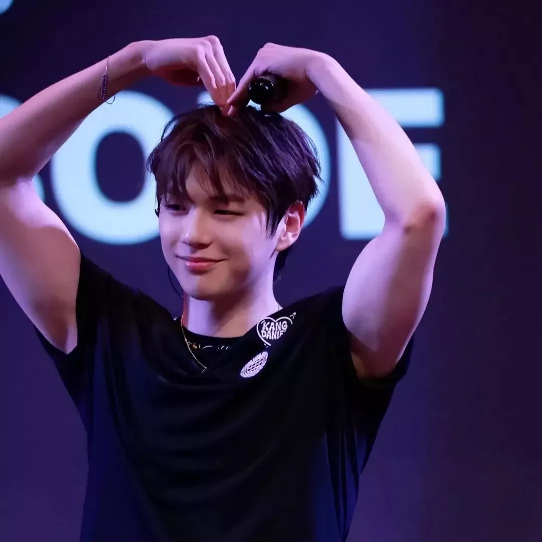 강다니엘 최근 활동샷