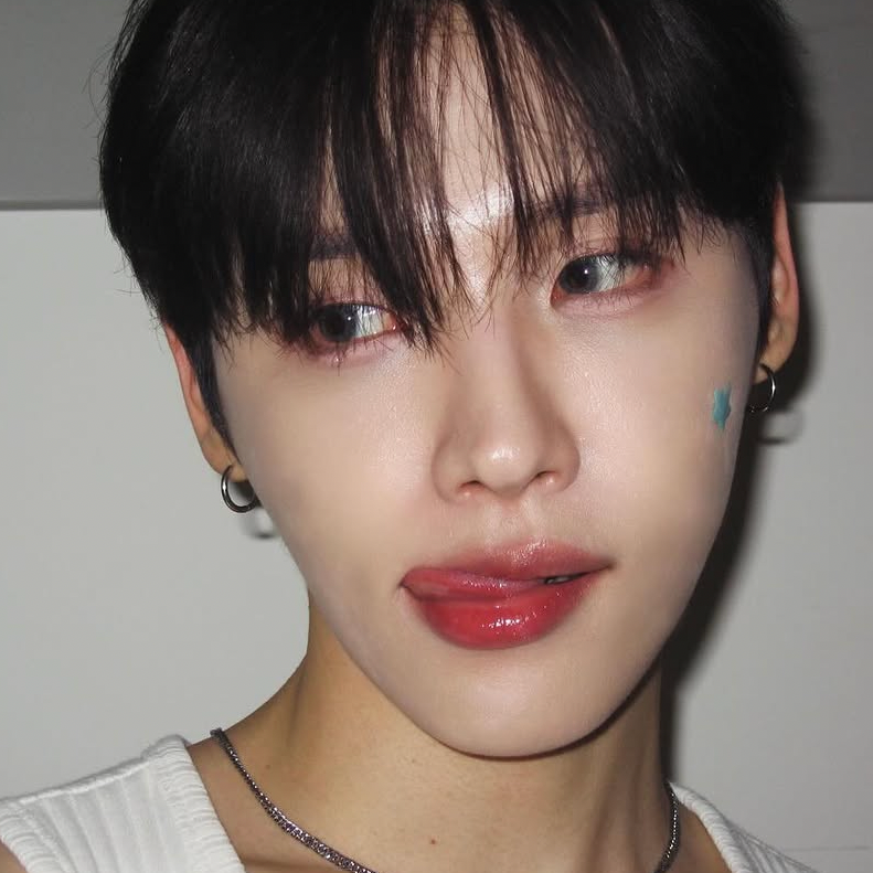 Foto terbaru Jeon Woong (AB6IX)