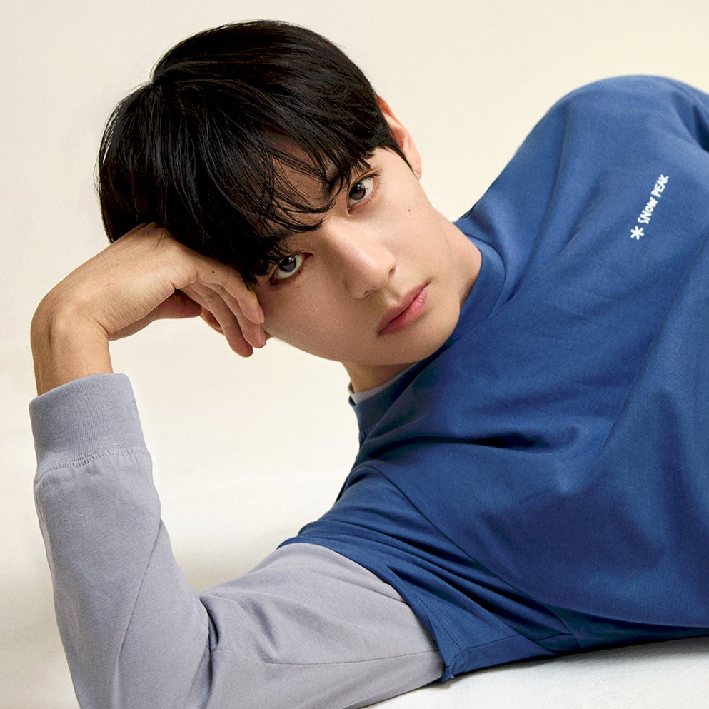 뷔 (방탄소년단)의 최신 사진