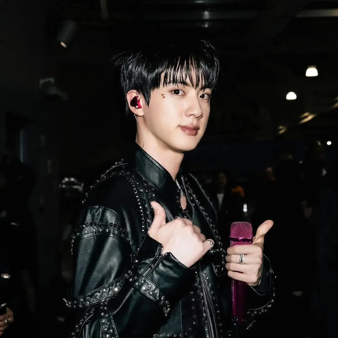 Behind-the-scenes cut of Jin (BTS)