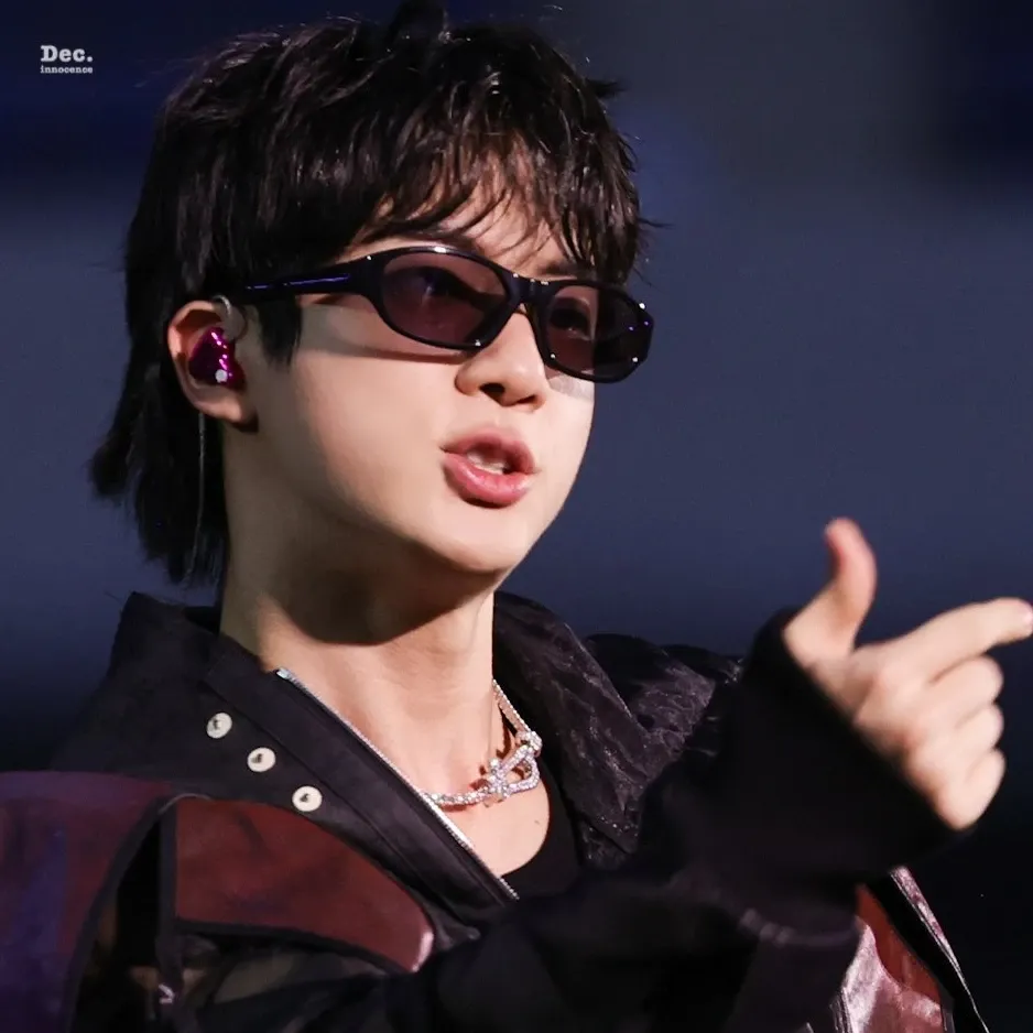 Foto aktivitas terbaru Jin (BTS)