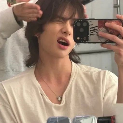 Behind-the-scenes cut of Hyunjin (Stray Kids)