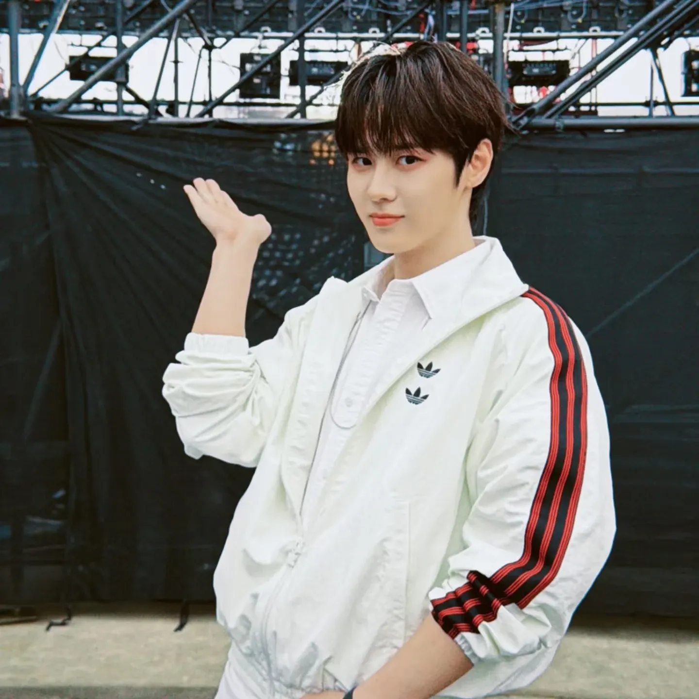 A moment captured by KUN (WayV)'s fan